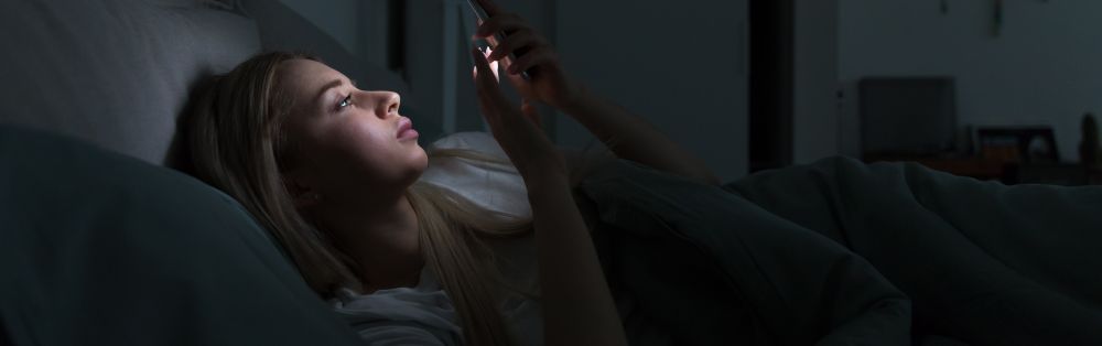 Nightly Screen Use Tied to Sleep Struggles